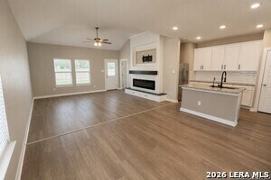 Building Photo - 3237 Hyacinth
