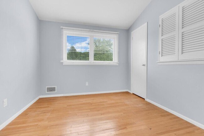 Building Photo - 61 Cornell Dr