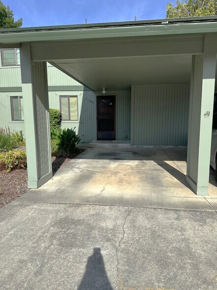 Covered Parking - 1103 SE Excalibur Dr