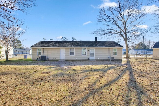 Building Photo - 2 Bedroom Duplex in Jacksonville