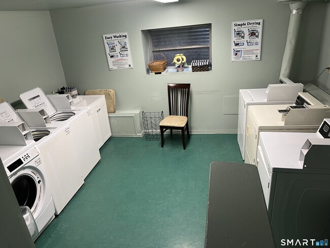 Building Photo - 235 Henry Ave