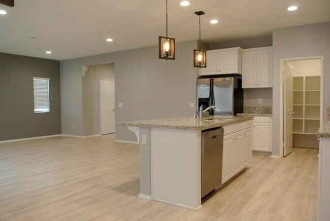 Building Photo - 347 Campolina Ct