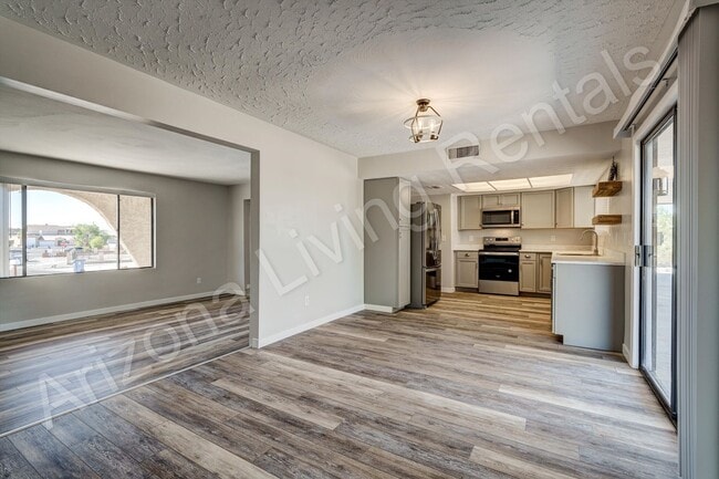 Building Photo - RENOVATED CUL-DE-SAC HOME