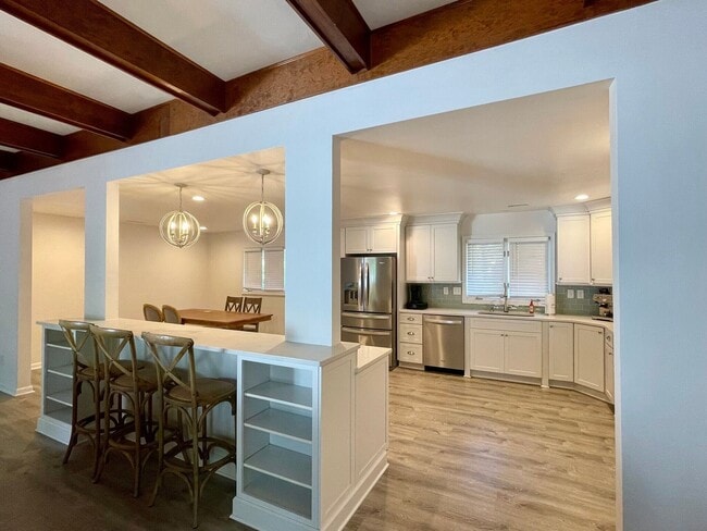 Building Photo - Beautiful Waterfront home with private dock