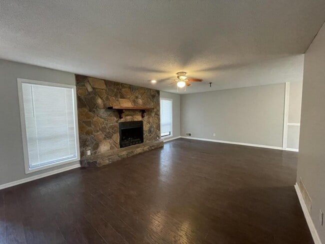 Building Photo - 3754 Lamar Way SW