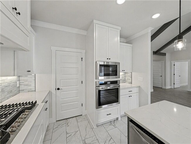 Building Photo - 6907 SW High Meadow Blvd