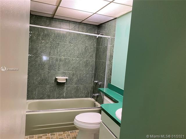 Building Photo - 17170 SW 94th Ave