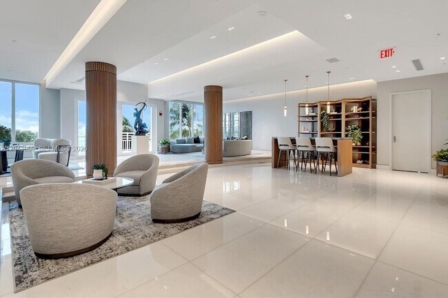 Building Photo - 888 Brickell Key Dr