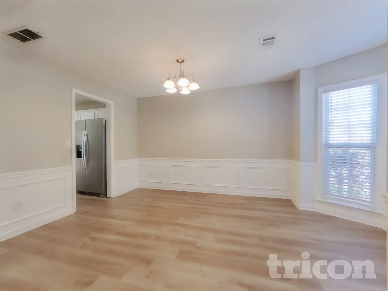 Building Photo - 411 Yarrow Way