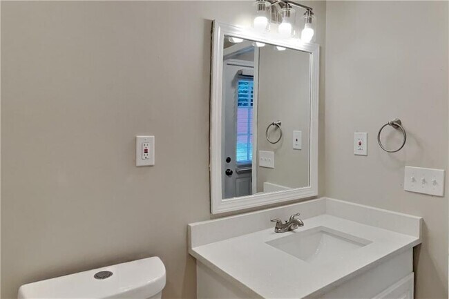 Building Photo - 979 Tyrell Dr