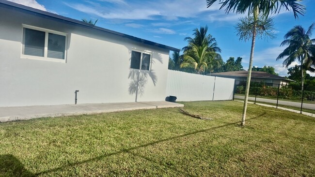 Building Photo - House