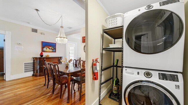 Building Photo - 14 Sanchez Ave