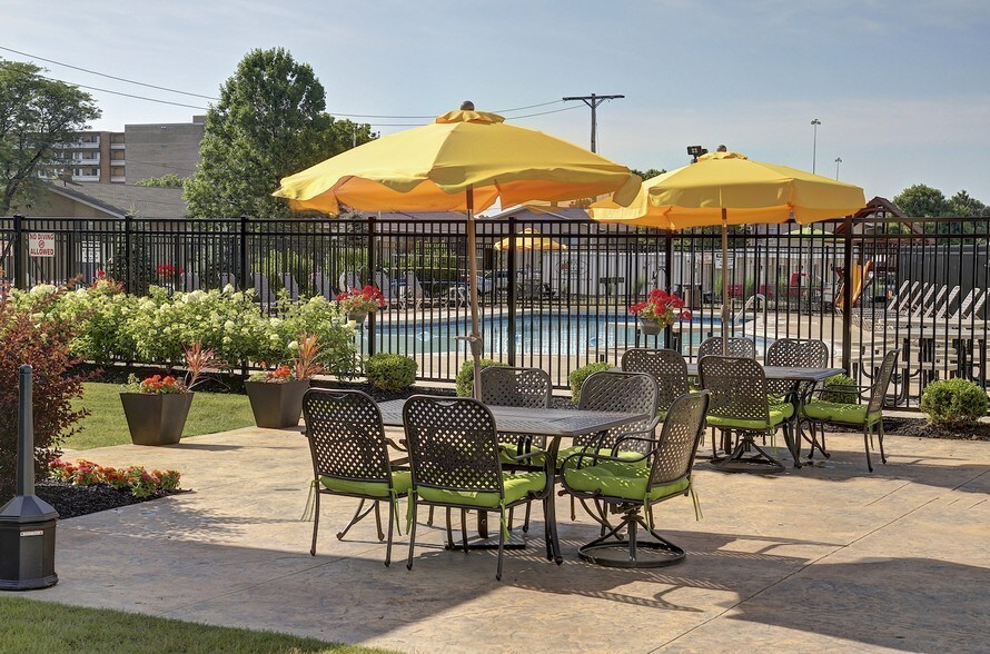 Arbor Court 6500 Maplewood Rd Mayfield Heights OH 44124 Apartment