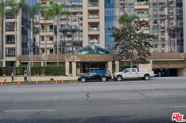 Building Photo - 10724 Wilshire Blvd