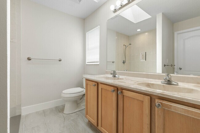 Building Photo - 884 Winchester St