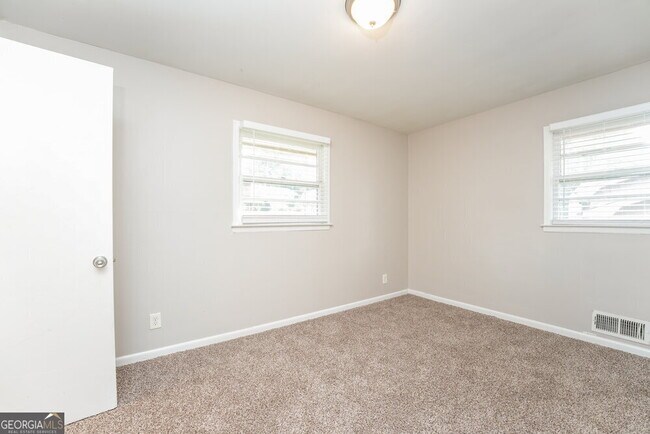 Building Photo - 1228 Weston Dr