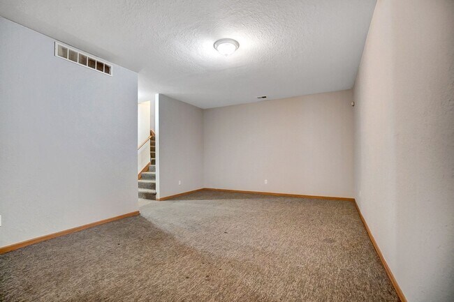 Building Photo - 1117 N Byrne Rd