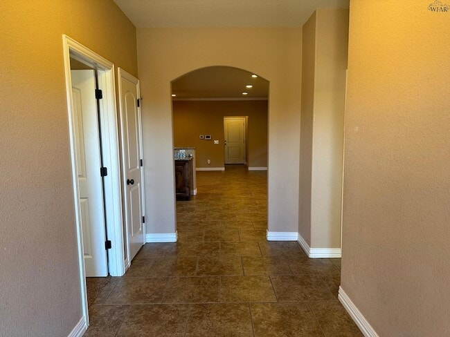 Building Photo - 6018 Oakmont Dr