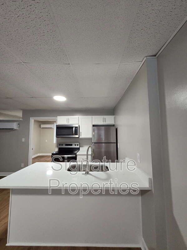 Building Photo - 773 Long Point Rd