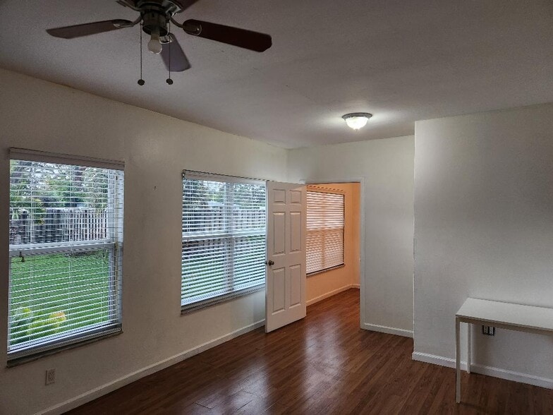 den - 3345 Hayes St