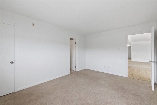 Building Photo - 26 Beacon St