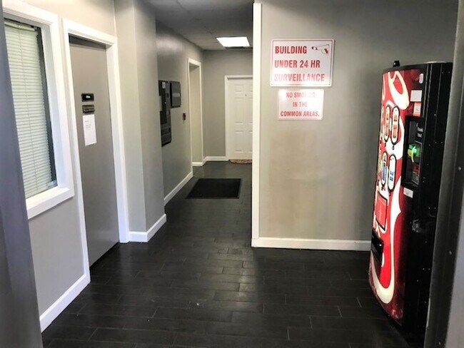 Building Photo - Great location! FURNISHED 3 bedroom/ 2 bath at University Towers - Available For 2026-2027 School...