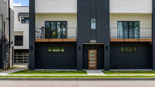 Building Photo - Discover modern elegance in the newly constructed Edgewater Condominiums, a boutique community fe...