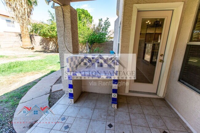 Building Photo - 960 E Constitution Dr