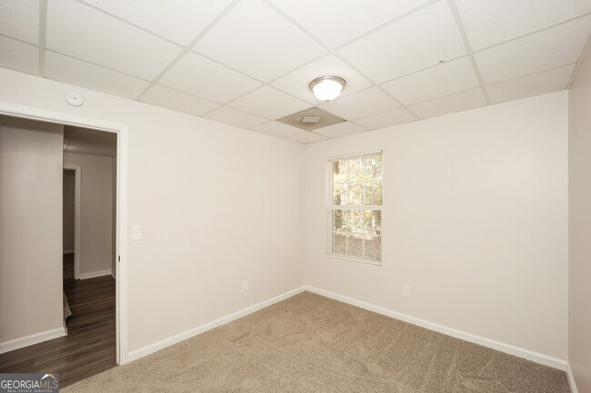 Building Photo - 1479 Steam Engine Way NE