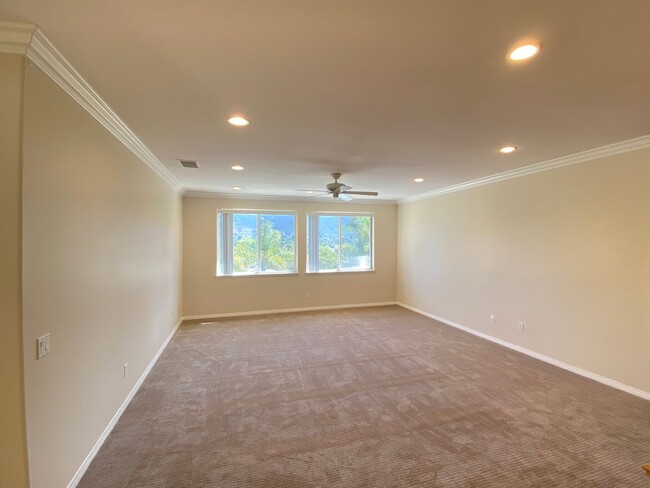 Building Photo - Beautiful 5 bedroom Newbury Park home with mountain views