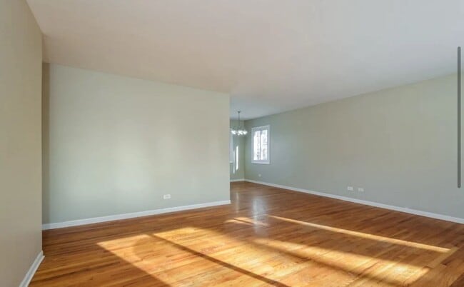 Building Photo - 712 W James St