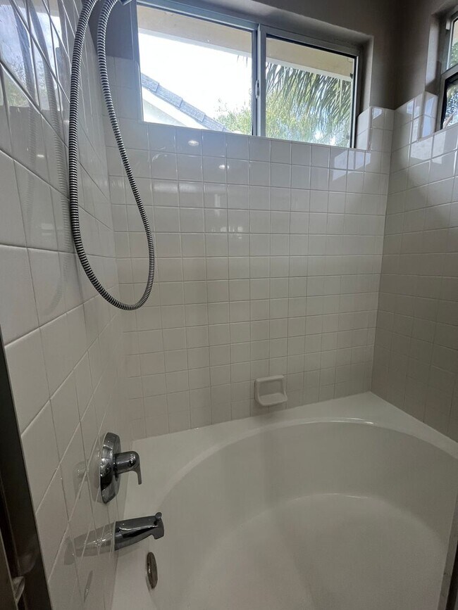 Building Photo - Available for Rent NOW Home in Encinitas!