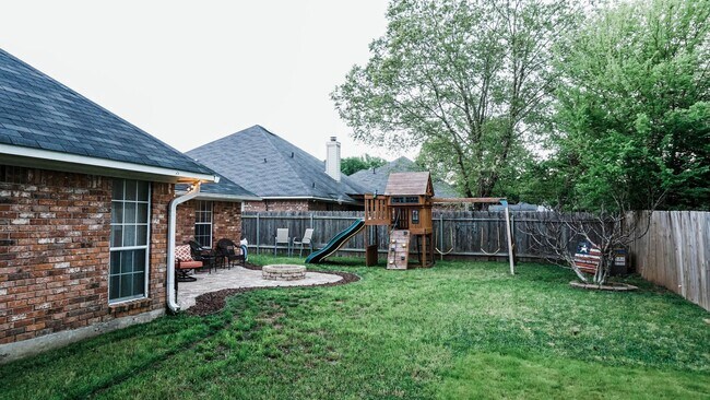 Building Photo - 3 Bedroom 2 Baths 2000 sq/ft in Stockwell