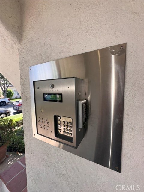 Building Photo - 137 S Roxbury Dr