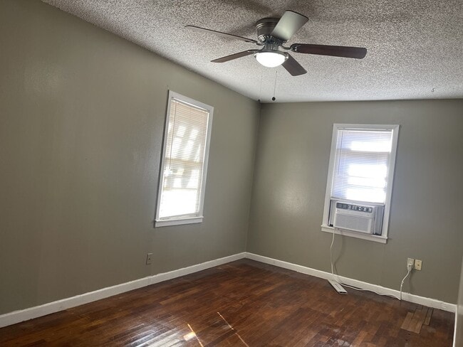 Building Photo - 2103 Beverly St