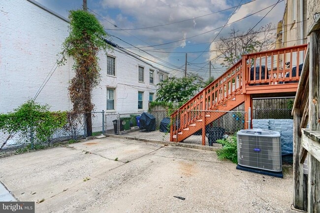 Building Photo - 1650 S Charles St