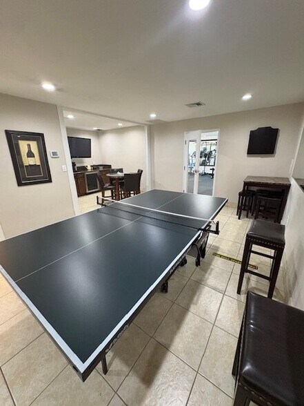 Building Photo - 3558 Shore Dr