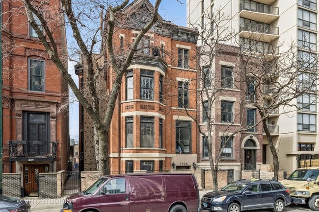 Primary Photo - 1524 N La Salle Dr