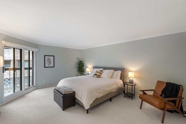 Building Photo - 2885 Knox Ave S