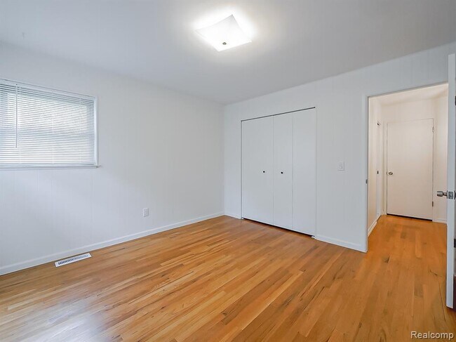 Building Photo - 7580 Thornwood St