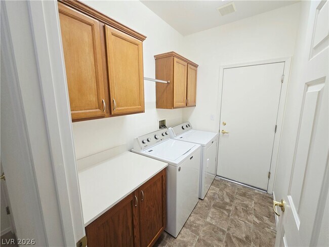 Building Photo - 10309 Longwood Dr