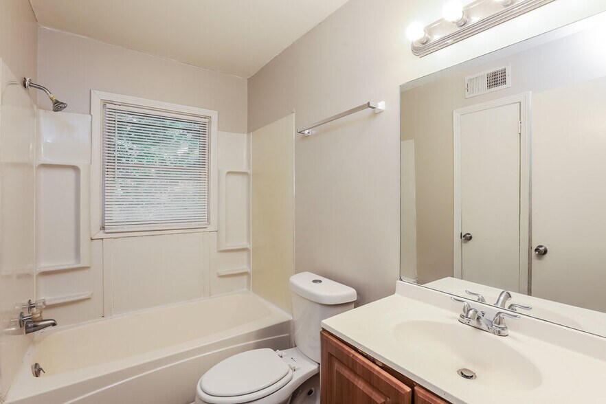 Building Photo - 2743 Argyle Dr NW