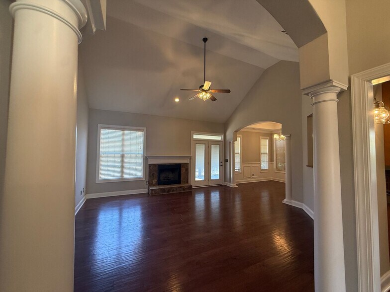 Building Photo - Well Maintained One Level Home in Gardens at Gatewood