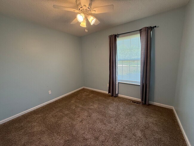 Building Photo - 5360 Glencullen Way