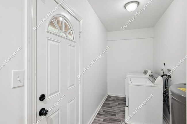 Building Photo - 2649 Blount St