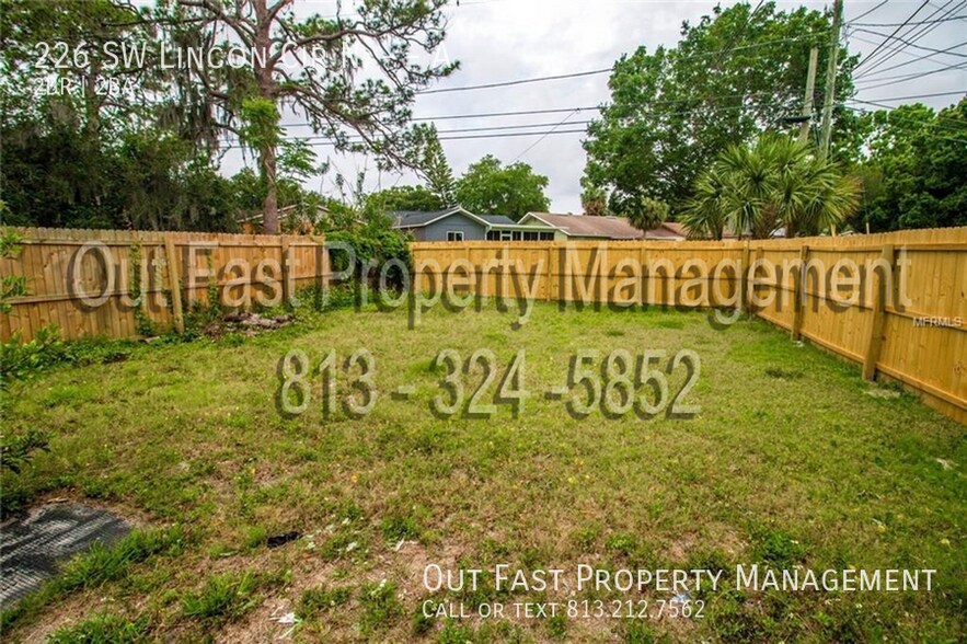 Building Photo - 226 SW Lincoln Cir N