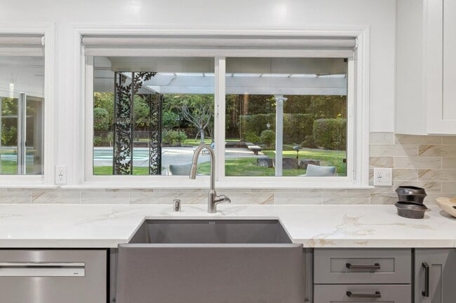 Building Photo - 243 Selby Ln