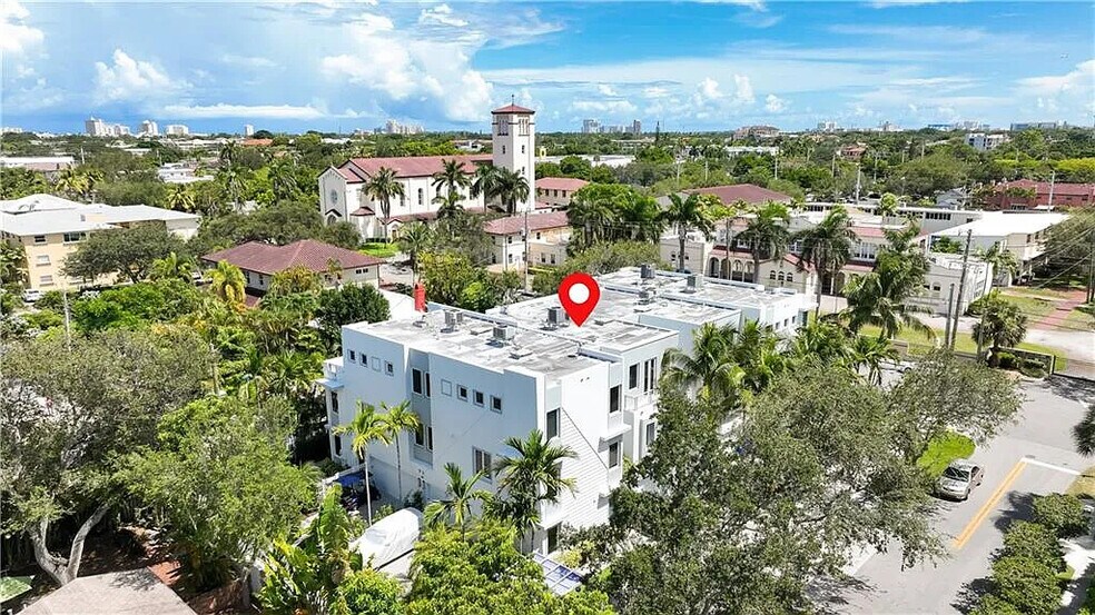 Building Photo - 302 NE 8th Ave