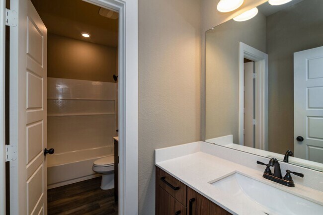 Building Photo - GORGEOUS 2 BEDROOM FOUR PLEX LOCATED IN MIDLOTHIAN ISD!