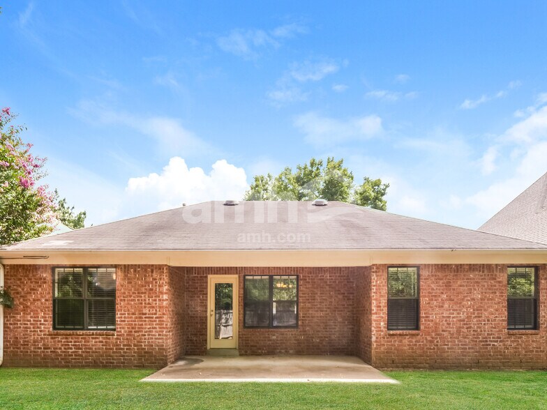 Building Photo - 8002 Jills Creek Dr
